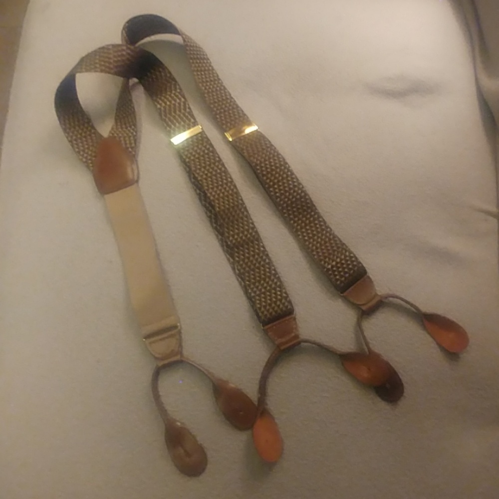 Brown suspemders